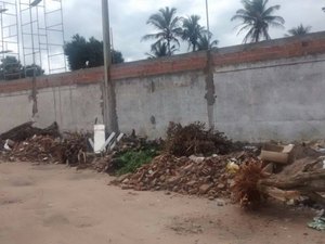 Falta de educação: moradores reclamam de entulhos depositados por população