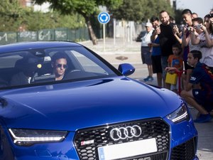 Neymar se despede dos companheiros, não treina e seguirá para o PSG