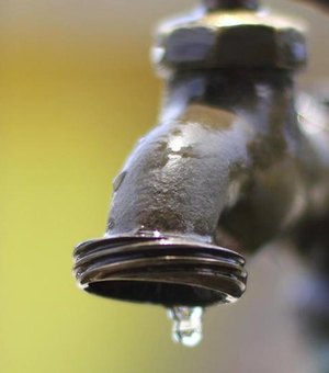 Medida paliativa: Caminhões-pipas irão fornecer água para população de bairros afetados