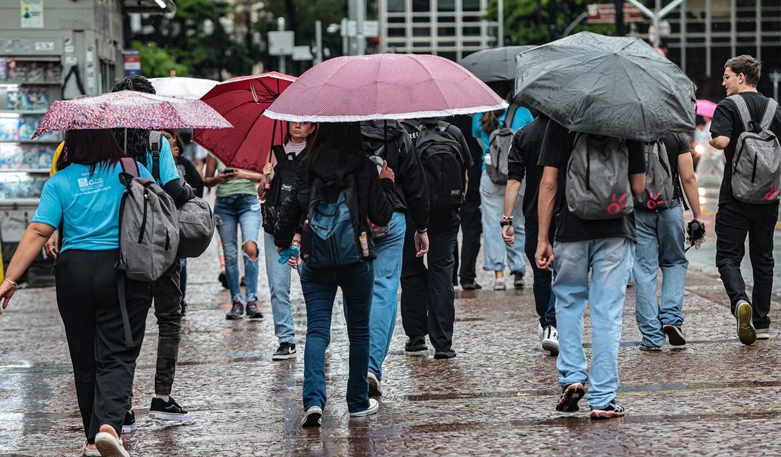 Inmet prevê chuvas intensas ao longo desta quarta-feira (11) na maior parte do país