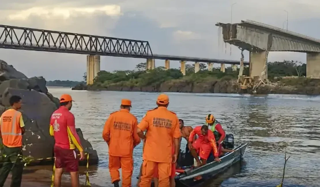 Corpo de caminhoneiro alagoano é encontrado preso na cabine do veículo após queda de ponte no Tocantins