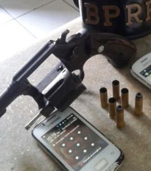 Casal de assaltantes é preso com arma de fogo e munições no Trapiche da Barra