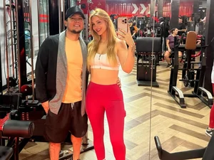 Após briga com ex, pai de Melody assume namoro com mulher de 22 anos