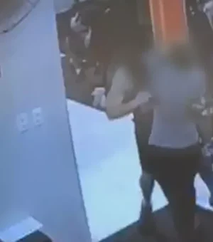 Jovem leva mordida no ombro após se esbarrar em homem em academia