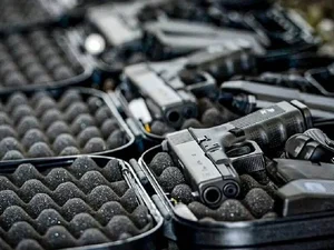 Brasil chega a 46 milhões de permissões para compra de armas por civis