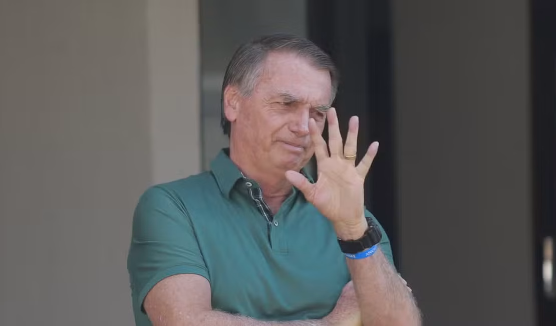 Bolsonaro iniciou fisioterapia e toma medicação para prevenção de trombose