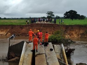 [Vídeo ] Corpo de Bombeiros confirma mortes de dois ocupantes no veículo encontrado em rio na Ponta Mofina