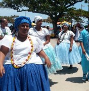 Religiosos de matriz africana fazem homenagens à Iemanjá na orla de Pajuçara, em Maceió