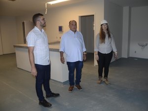 Secretário de Saúde inspeciona obras do Hospital Regional de Palmeira dos Índios