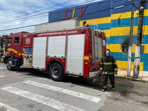 Bombeiros são acionados para incêndio em escola particular no bairro do Prado