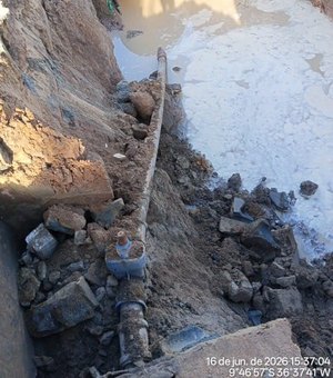 Casal atribui falta de água em conjunto habitacional de Arapiraca a obras de macrodrenagem