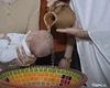 Imagem de terço se forma na água durante batismo de bebê em SC