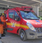 Corpos de homens são retirados de ribanceira por bombeiros em Porto Calvo
