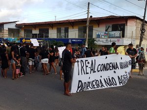 Depois de Marechal Deodoro, grupo de moradores de Paripueira protestam e questionam eleições