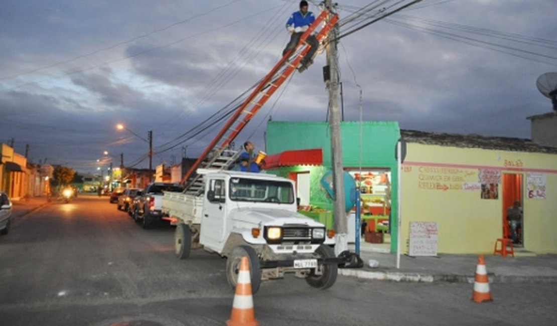 Mais de 200 reparos em postes foram realizados para garantir iluminação pública 