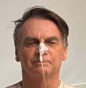 Bolsonaro mantém melhora de exames do fígado e aceita bem ingestão de água, chá e gelatina