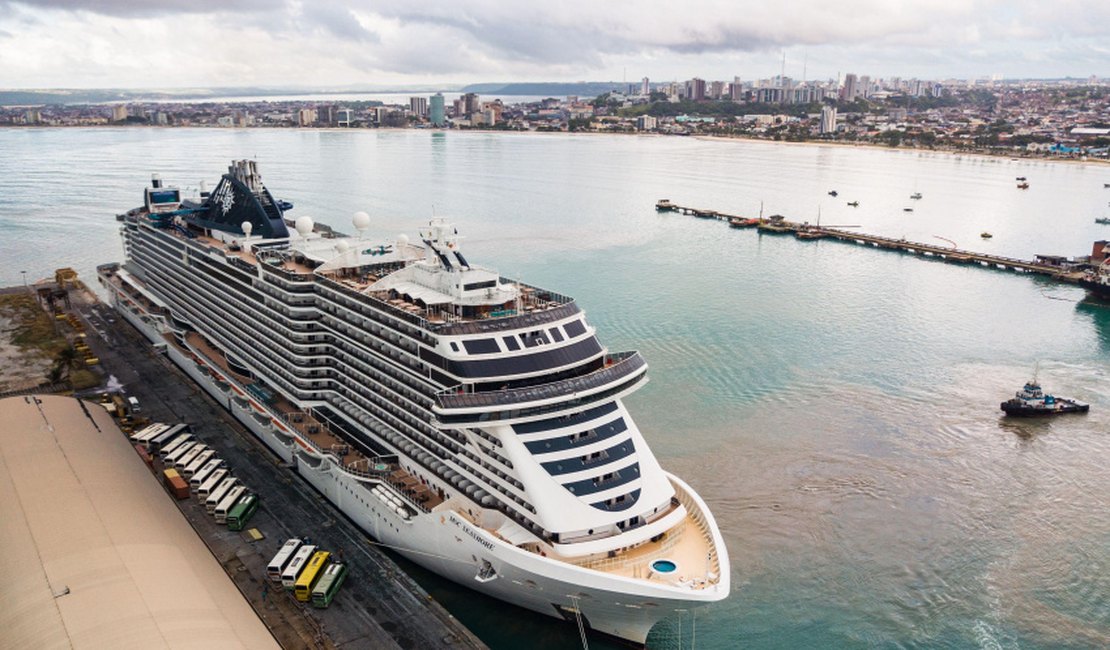 Com mais de 7 mil pessoas a bordo, MSC Seashore atraca em Maceió nesta terça-feira (10)