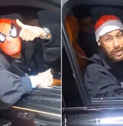 Fã encontra Neymar fantasiado de homem-aranha em Shopping de Santos