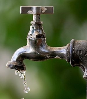 Retirada de vazamento deixa bairros com deficiência no abastecimento de água