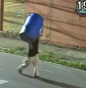 [Vídeo] Homem é flagrado furtando tonel de água durante a madrugada no bairro Farol