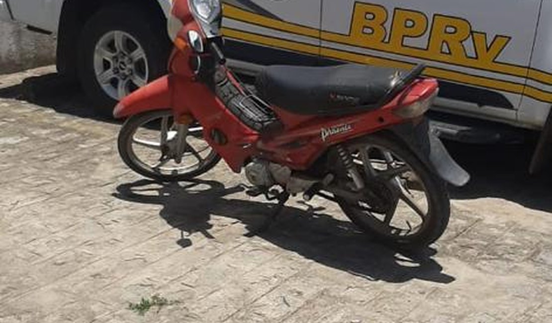 Mulher é detida com motocicleta roubada em São Luís do Quitunde