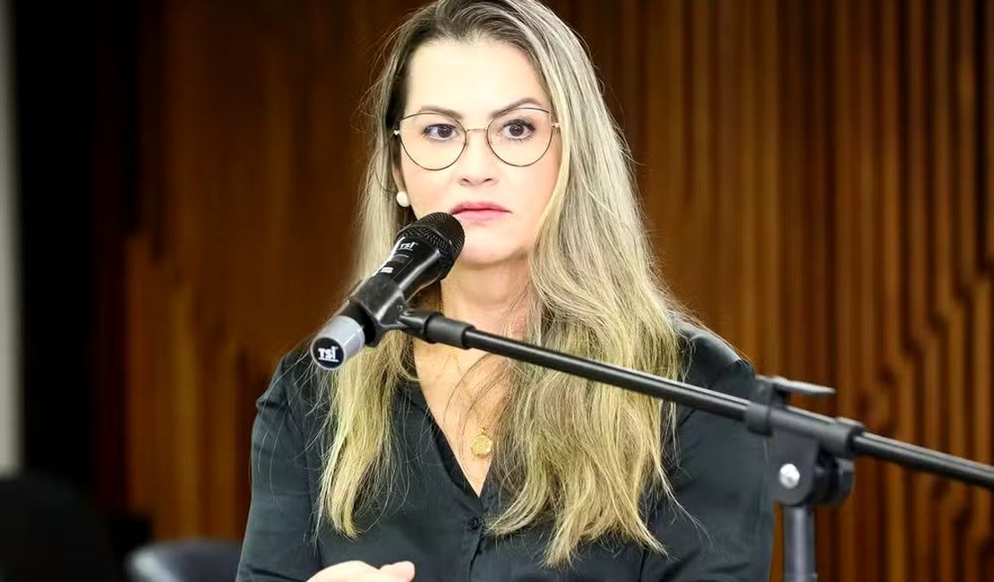 Justiça de AL determina aposentadoria compulsória de juíza por favorecer escritório de advogados por dois anos
