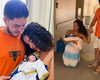 [Vídeo] Mãe emociona ao sair de joelhos com filho que passou 34 dias na UTI
