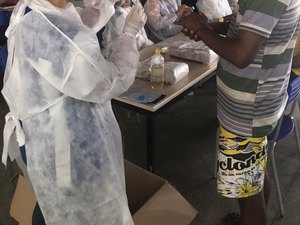 População de rua acolhida em abrigo provisório faz testes para Covid-19