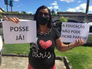 [Vídeo] Professores aprovados em concurso fazem protesto em Rio Largo