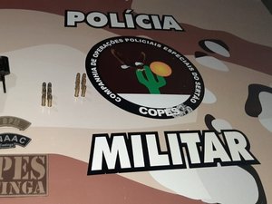 Jovem arapiraquense é preso com dois revólveres em posto de combustível da cidade de Inhapi