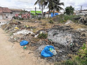 [Vídeo] Lixão a céu aberto prejudica moradores do bairro Santa Esmeralda