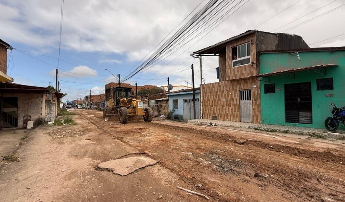 Prefeitura amplia frentes de pavimentação na parte alta de Maceió