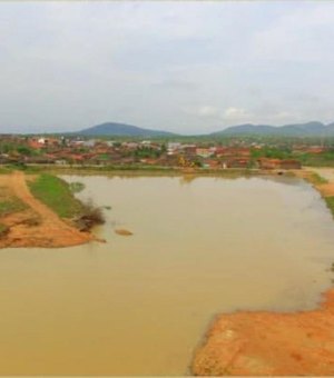 [Vídeo] Fortes chuvas ameaçam barragens de Canapi e preocupam moradores da região