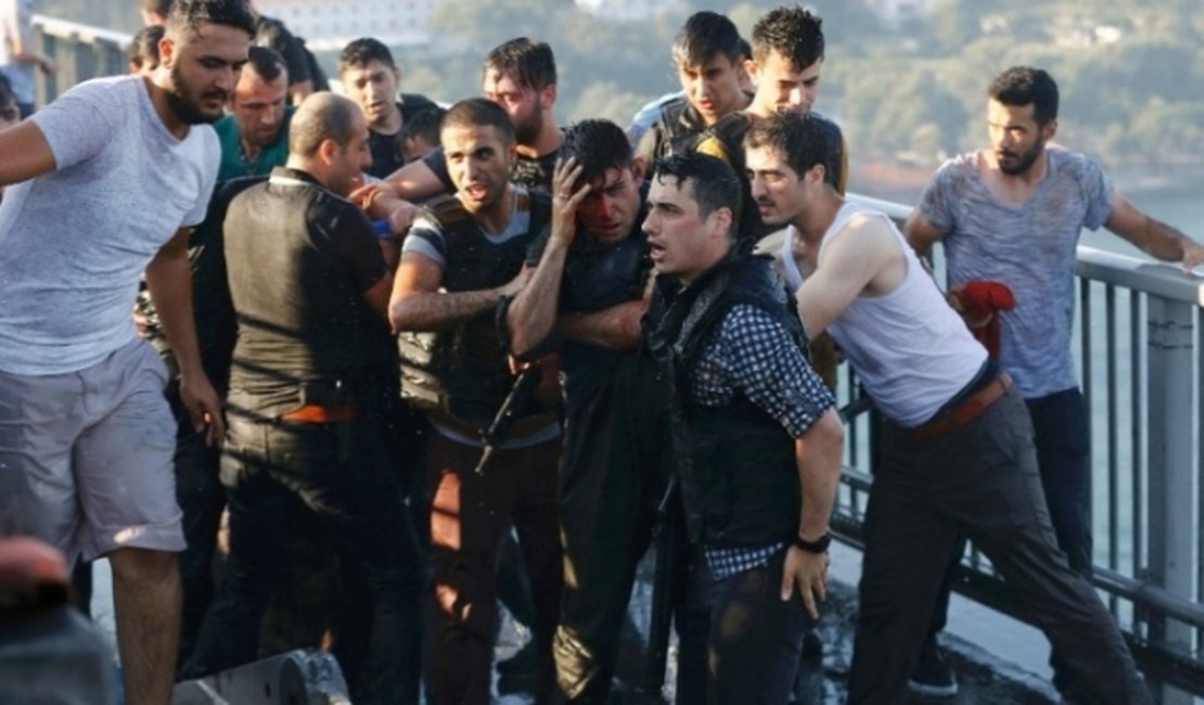 Tentativa de golpe causou 194 mortes e mais de 1.500 militares detidos, diz Exército turco
