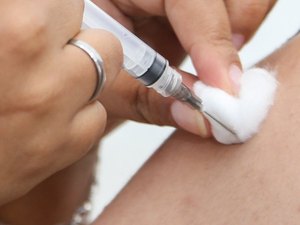 Vacina nacional contra covid deve chegar ao SUS no 1º semestre de 2026