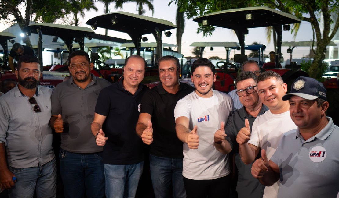 Prefeitura de Maragogi recebe três tratores com implementos agrícolas