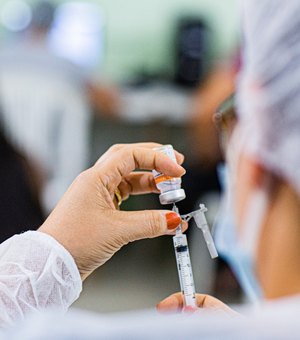 Arapiraca inicia vacinação contra a Covid-19 para pessoas com 49 anos