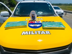 Motorista de aplicativo é preso com 6kg de maconha dentro do carro na AL-101 Sul