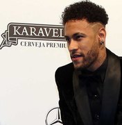 Neymar passa por avaliação e já pode tirar imobilização do pé