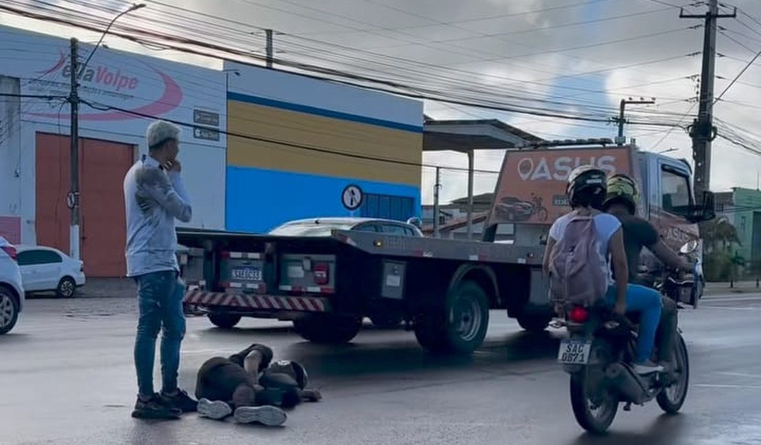 Motociclista fica ferido após colisão entre duas motos na Av. Menino Marcelo