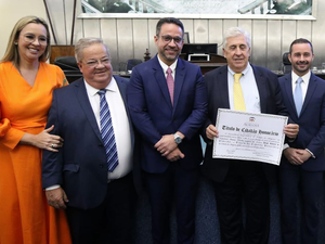 Ex-prefeita Emanuella Moura, da Barra de Santo Antônio, representa deputada Cibele Moura em homenagem ao presidente do grupo Vila Galé