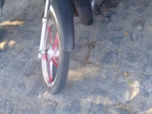 Proprietário encontra moto furtada à venda na internet