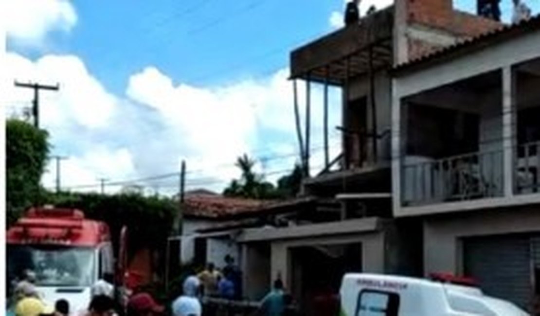 [Vídeo] Homem morre de choque elétrico em construção de três andares, em Coité do Noia