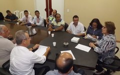Célia Rocha se reúne com diretores da Eletrobras