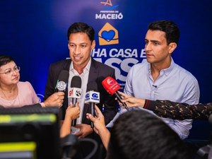 Prefeito Rodrigo Cunha entrega 300 certificados do Minha Casa é Massa