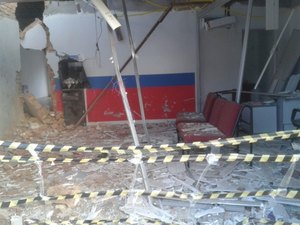 Criminosos explodem caixa eletrônico do Bradesco