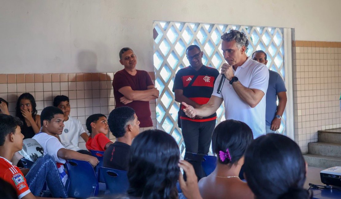 Rafael Brito defende aulas obrigatórias de prevenção à violência nas escolas