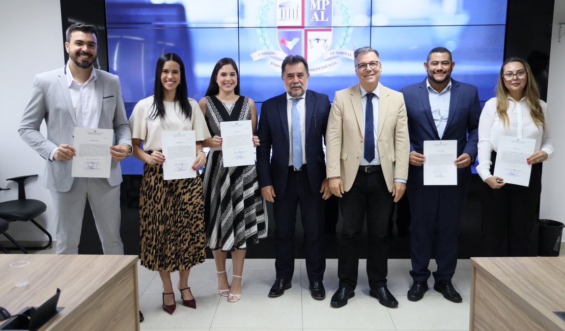 Ministério Público de Alagoas empossa cinco novos analistas jurídicos