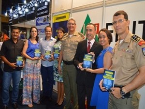 Policiais Militares lançam obras na Bienal do Livro de Alagoas