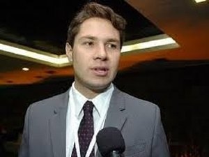 Pedro Vilela quer prioridade para profissionais da saúde, educação e segurança na vacinação contra a Covid-19